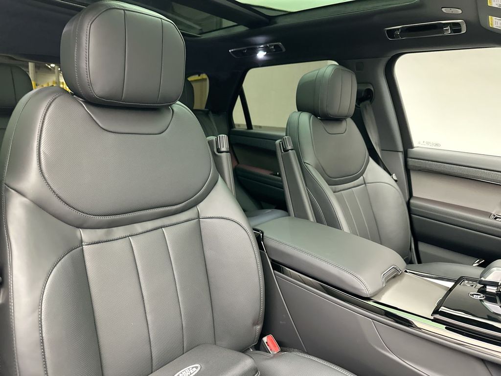 Thumbnail: 2025 Land Rover Range Rover Sport - 5