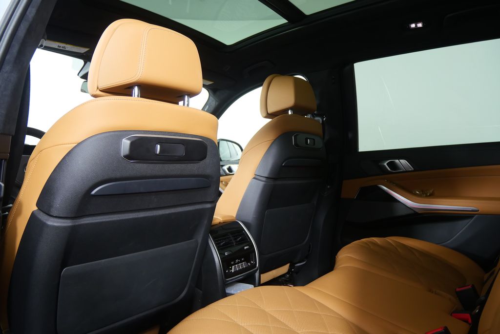 Thumbnail: 2024 BMW X7 - 17