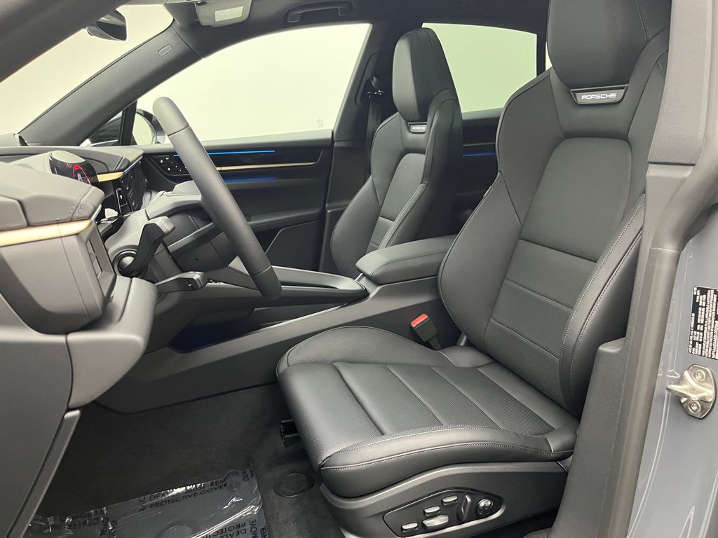 Thumbnail: 2025 Porsche Macan - 5