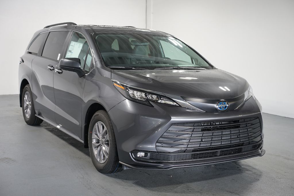Thumbnail: 2025 Toyota Sienna - 3