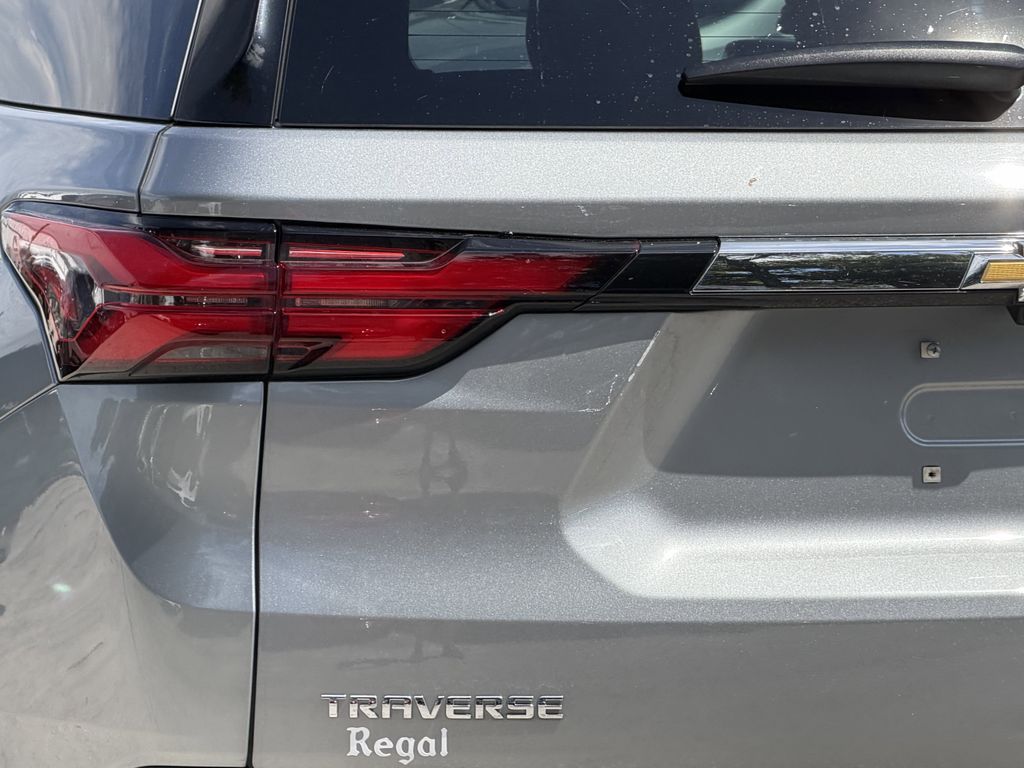 used 2023 Chevrolet Traverse car, priced at $19,991
