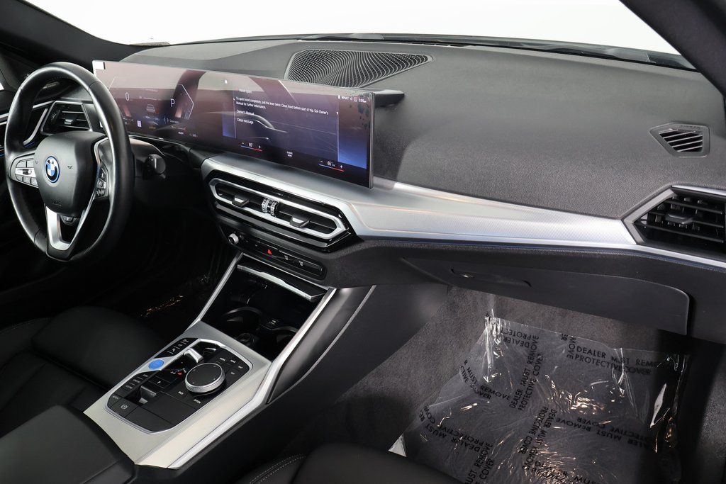 Thumbnail: 2023 BMW i4 - 9