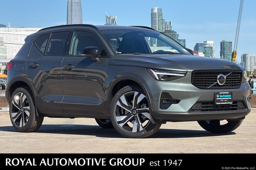 2026 Volvo XC40 B5 Plus AWD