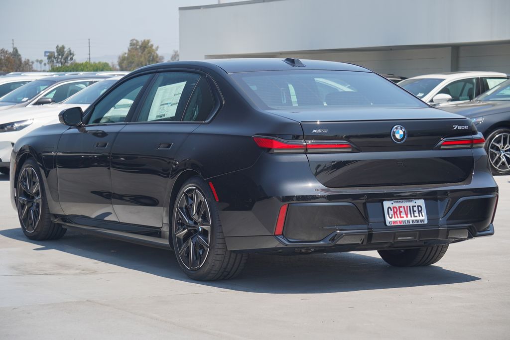 Thumbnail: 2025 BMW 7 Series - 8