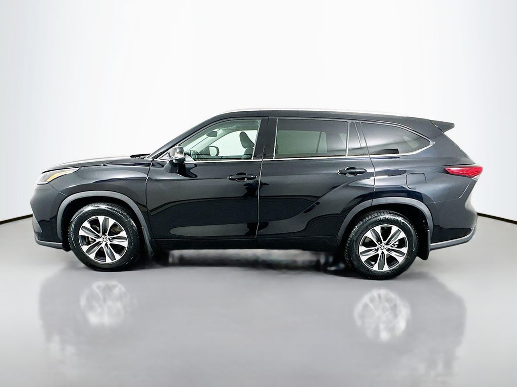 Thumbnail: 2021 Toyota Highlander - 8