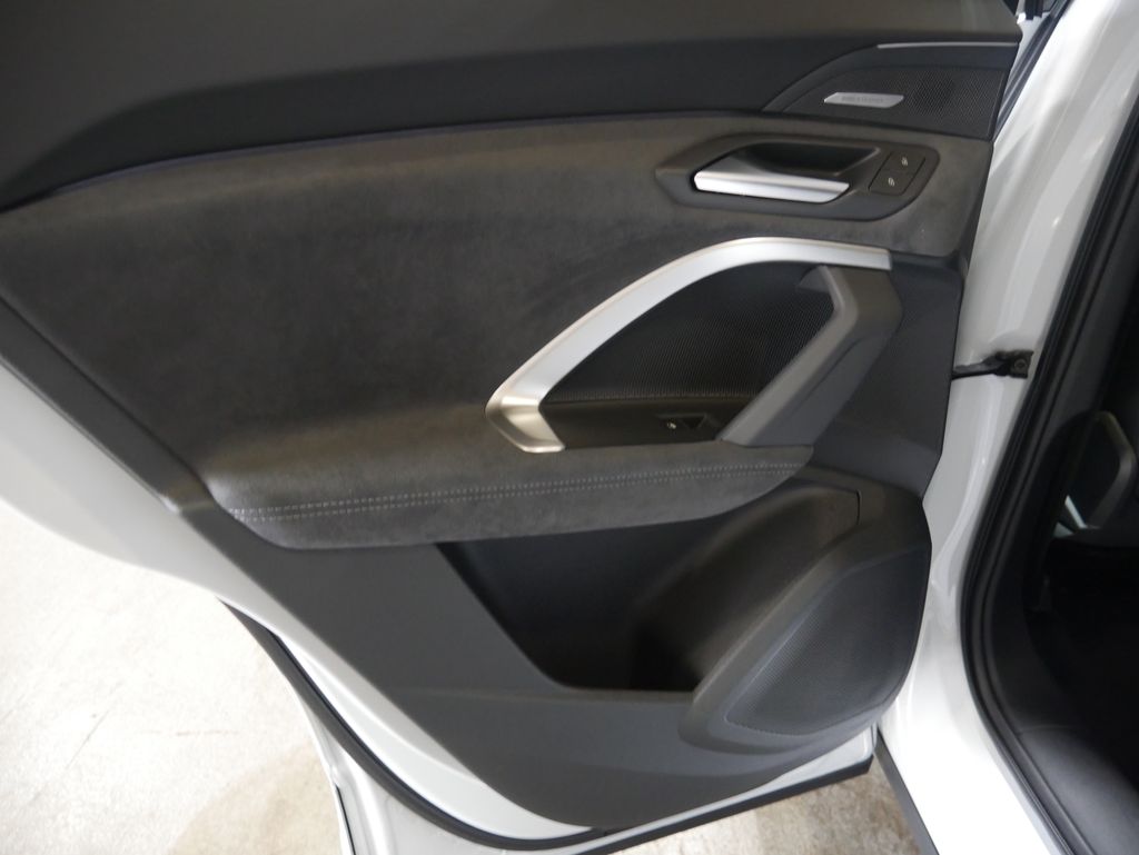 Thumbnail: 2026 Audi SQ5 - 17