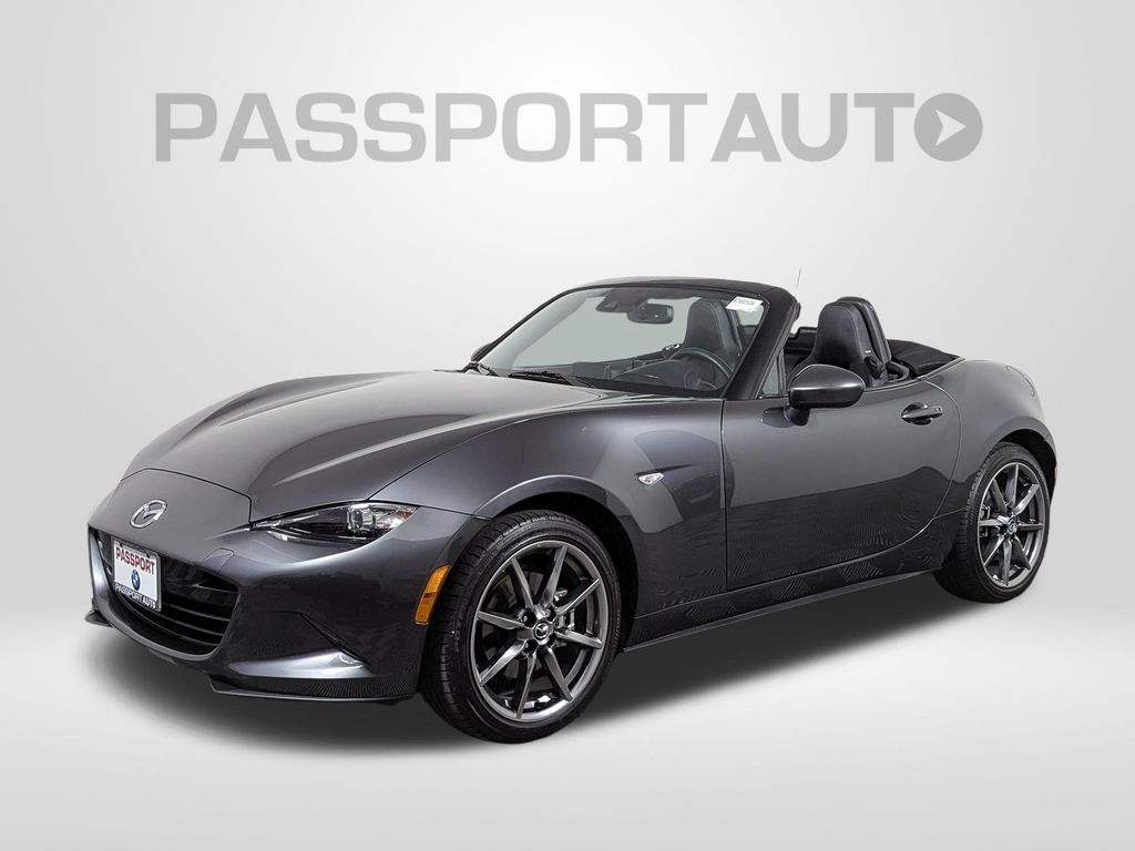 Machine Gray Metallic 2022 Mazda MX-5 Miata Convertible Rear-Wheel Drive 6-Speed Automatic