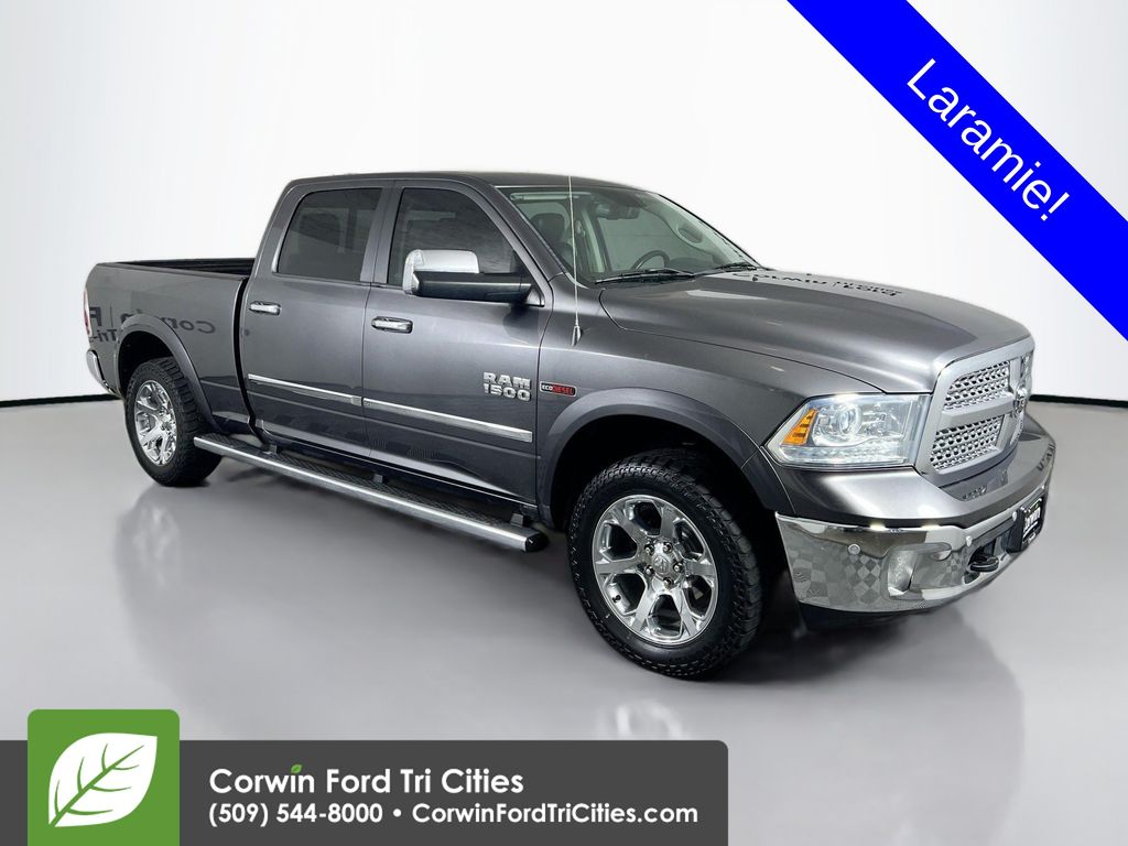  2016 RAM 1500 Laramie Crew Cab 4WD   