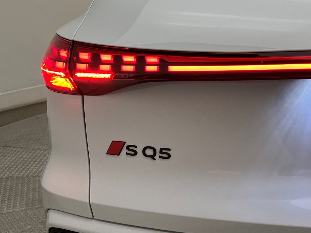 Thumbnail: 2025 Audi SQ5 - 8