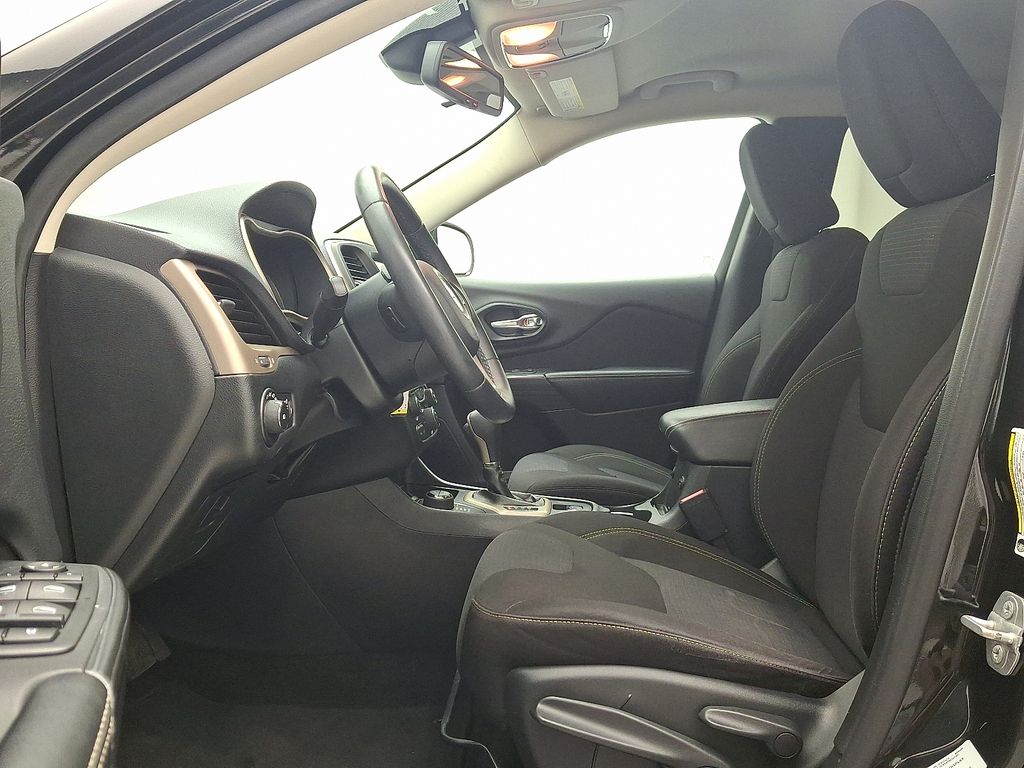 Thumbnail: 2015 Jeep Cherokee - 12
