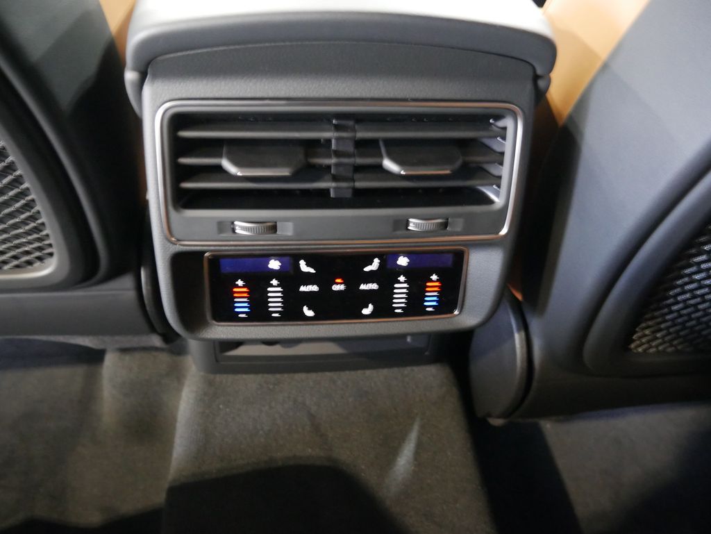 Thumbnail: 2026 Audi RS Q8 - 29