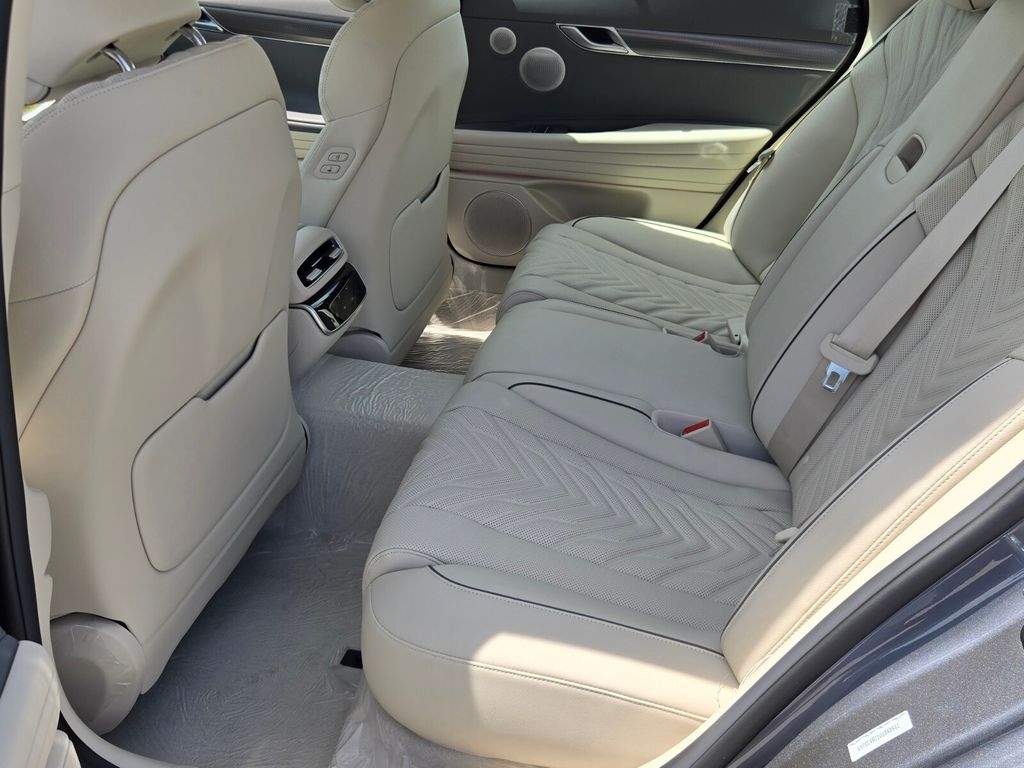 2027 Genesis G80