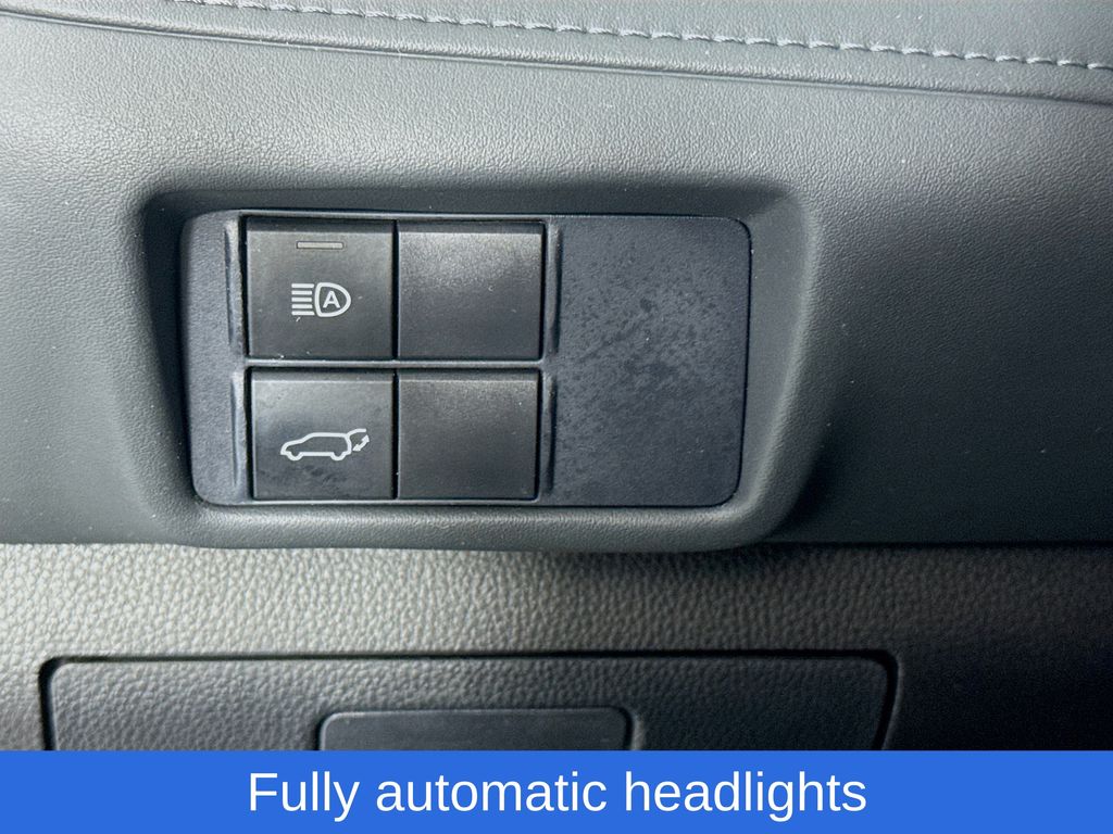 Used Car 2021 Toyota Highlander  Xle For Sale Under $30,000 In Austin, Texas