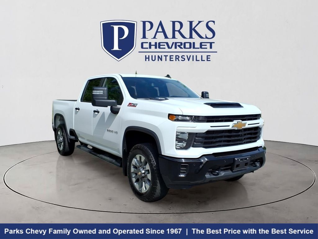 Summit White 2025 Chevrolet Silverado 2500HD Pickup Truck Four-Wheel Drive 10-Speed Automatic