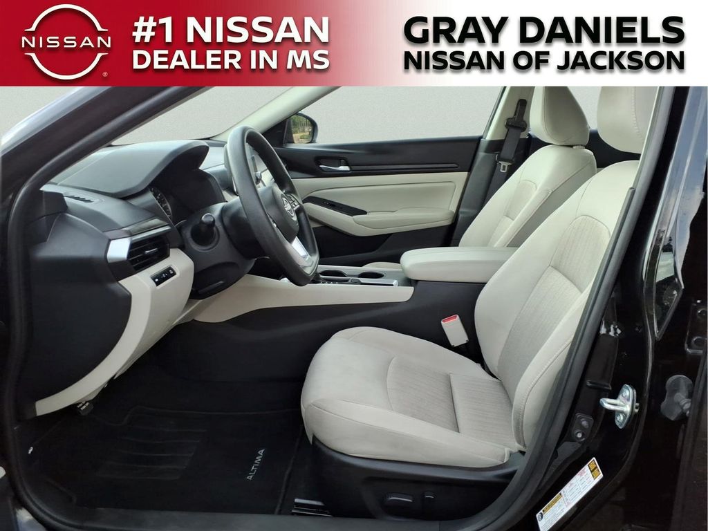 Used 2025 Nissan Altima Sedan