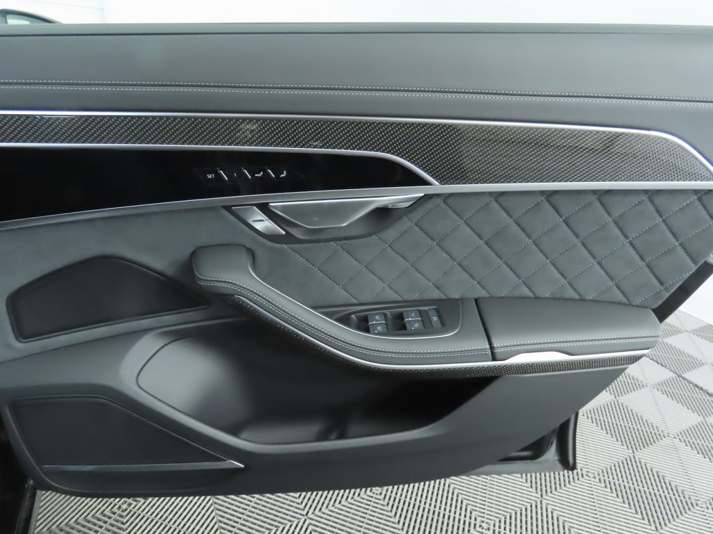 2025 Audi S8 4.0T 29