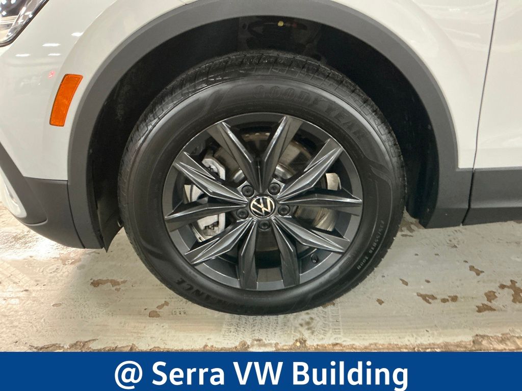 Certified Used 2024  Volkswagen 2.0T SE image 11