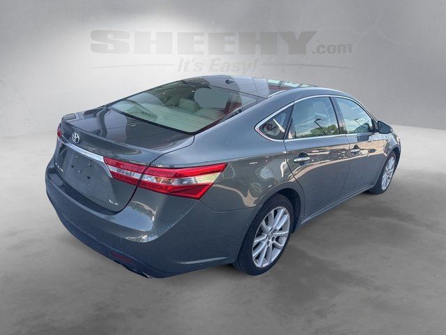 Used 2013 Green Toyota XLE Touring image 12