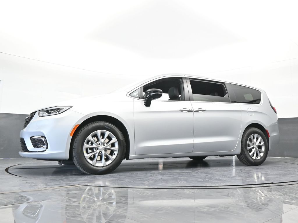 New 2026 Silver Mist Clearcoat Chrysler Limited image 57