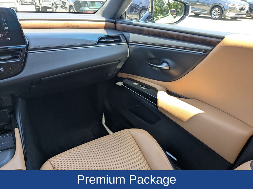 2022 Lexus ES 300h 
