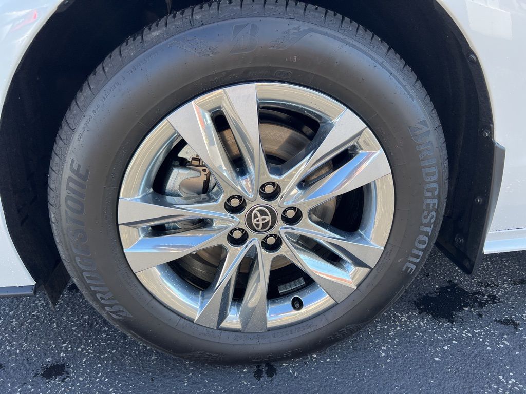 Thumbnail: 2025 Toyota Sienna - 9