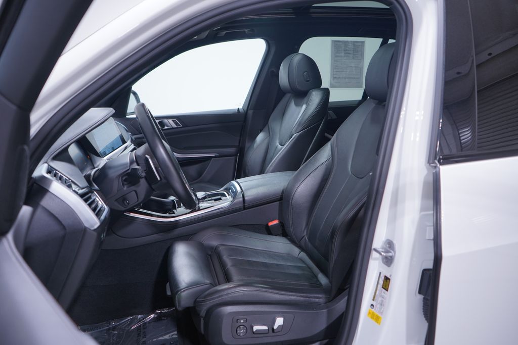 Thumbnail: 2021 BMW X5 - 7