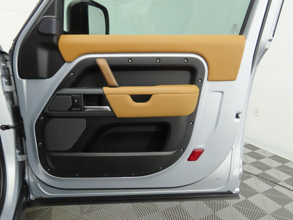 2023 Land Rover Defender 90 26