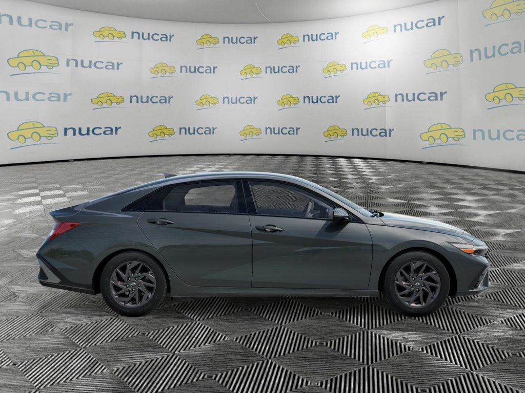 2026 Hyundai Elantra Hybrid — photo 7