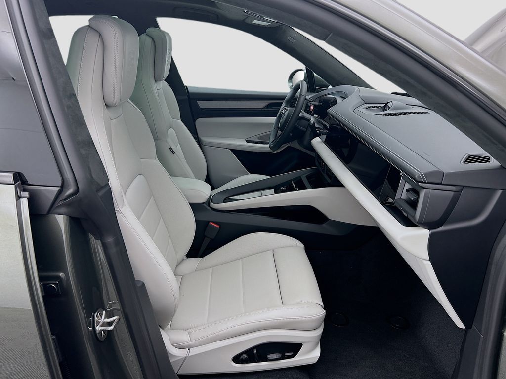 Thumbnail: 2025 Porsche Macan - 22