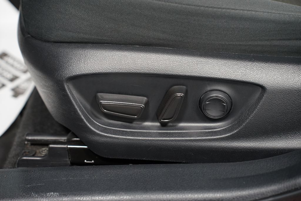 Thumbnail: 2023 Toyota Camry - 30