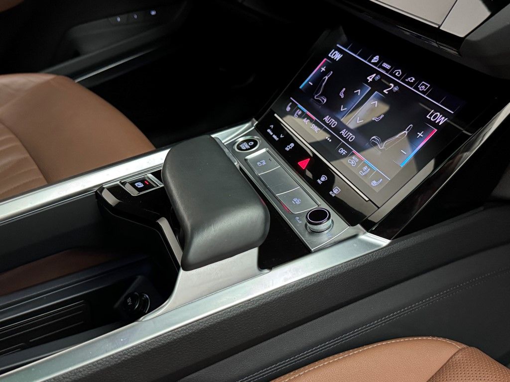 Thumbnail: 2024 Audi Q8 e-tron - 15