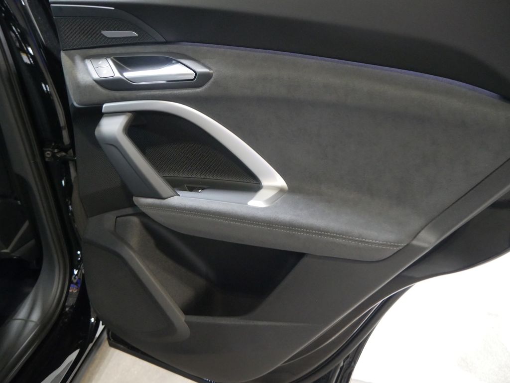 Thumbnail: 2026 Audi SQ5 - 20