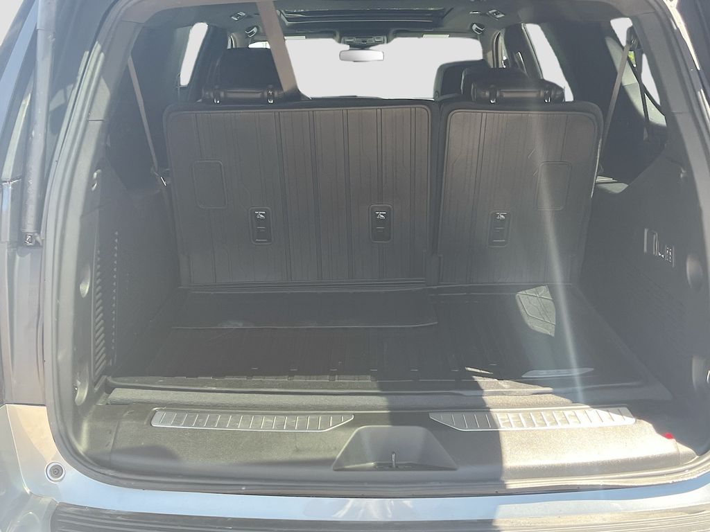 Used 2024 Silver GMC Denali image 27