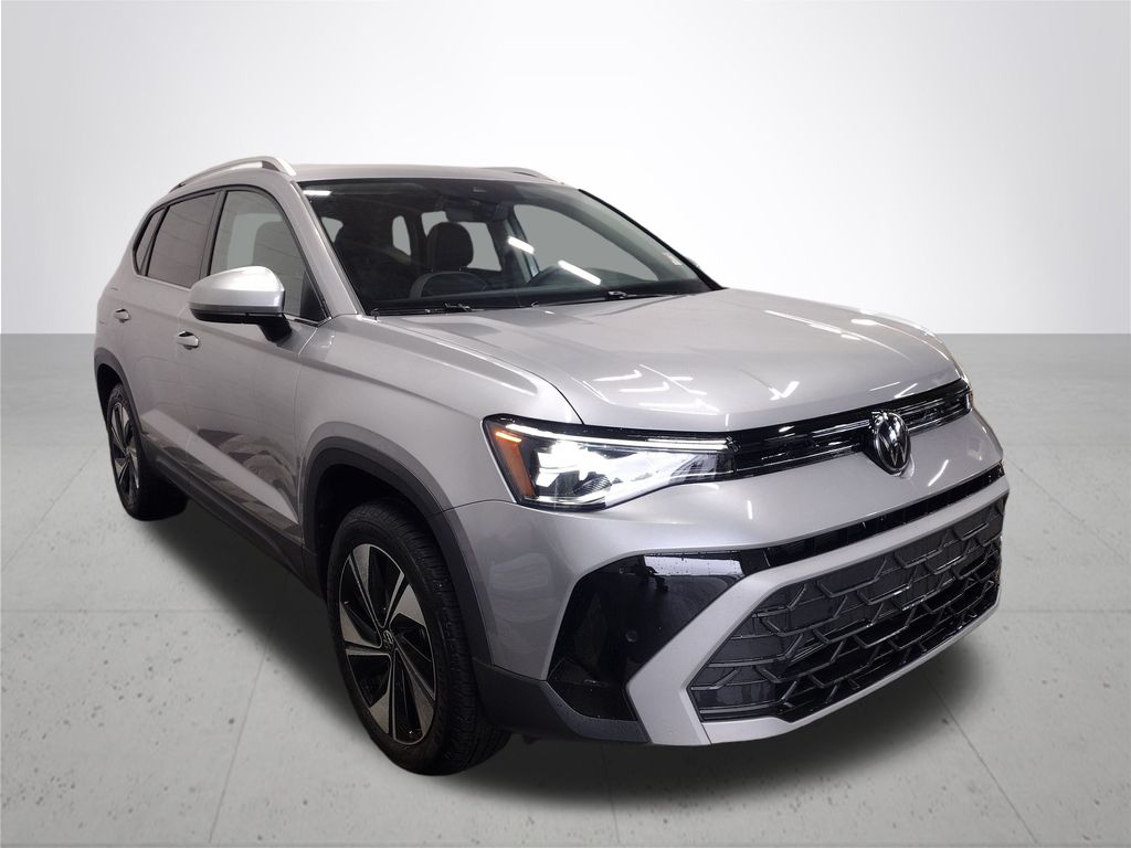 2025 Volkswagen Taos SE photo 4