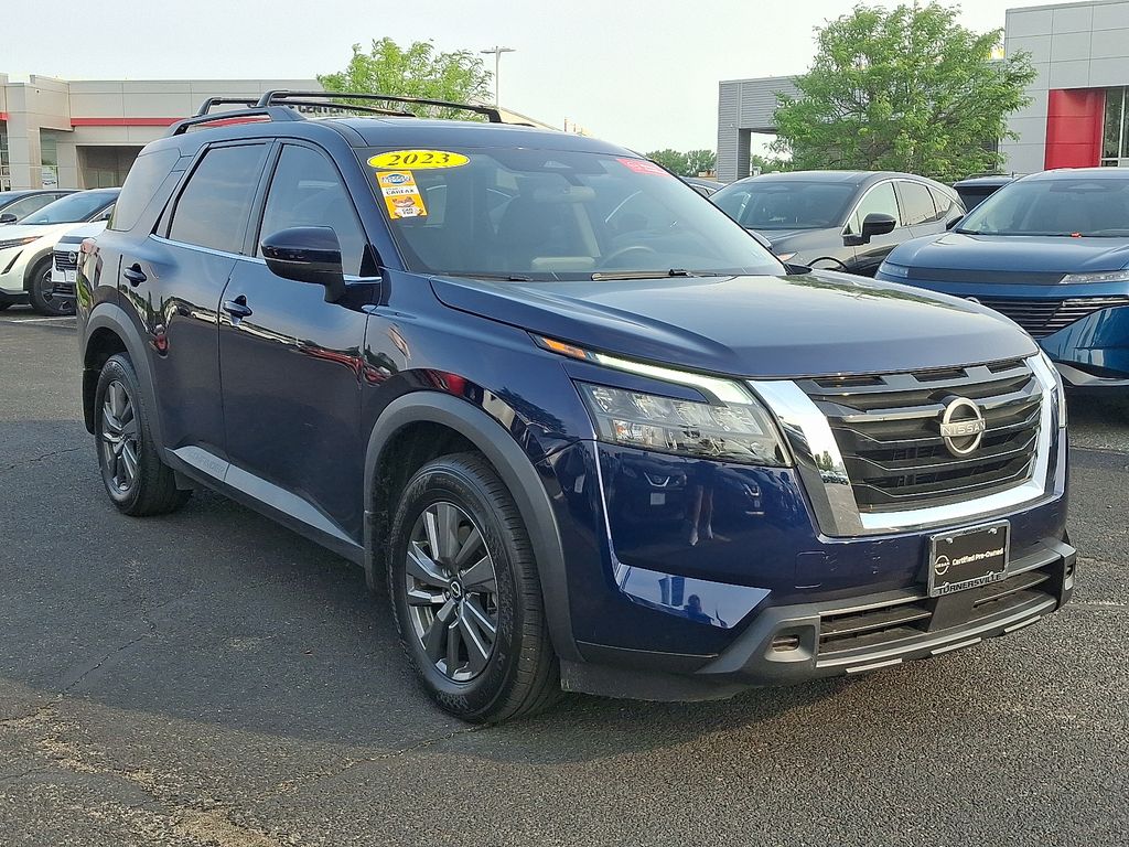 2023 Nissan Pathfinder SV 3