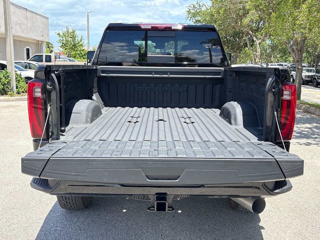 Certified Used 2024  GMC Denali Ultimate image 9