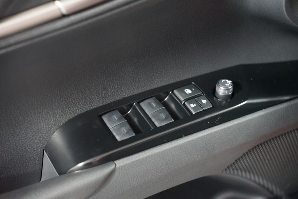 Thumbnail: 2025 Toyota Camry - 31