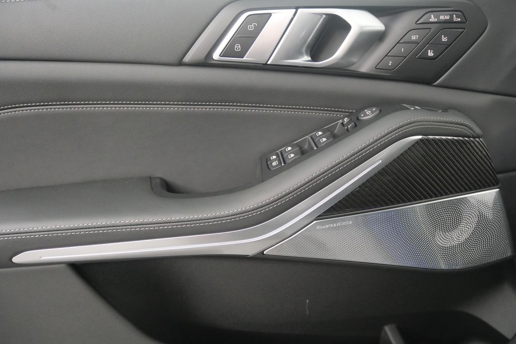 2026 BMW X7 Alpina XB7 10