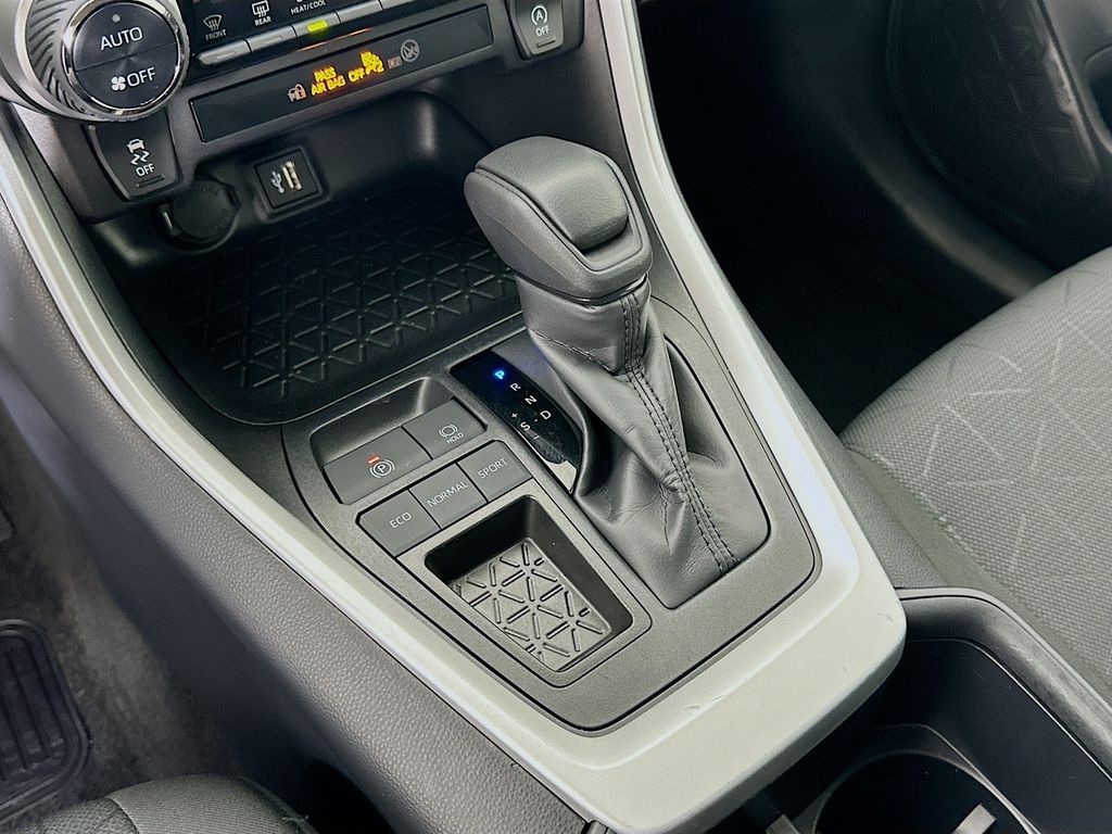 Thumbnail: 2025 Toyota RAV4 - 16