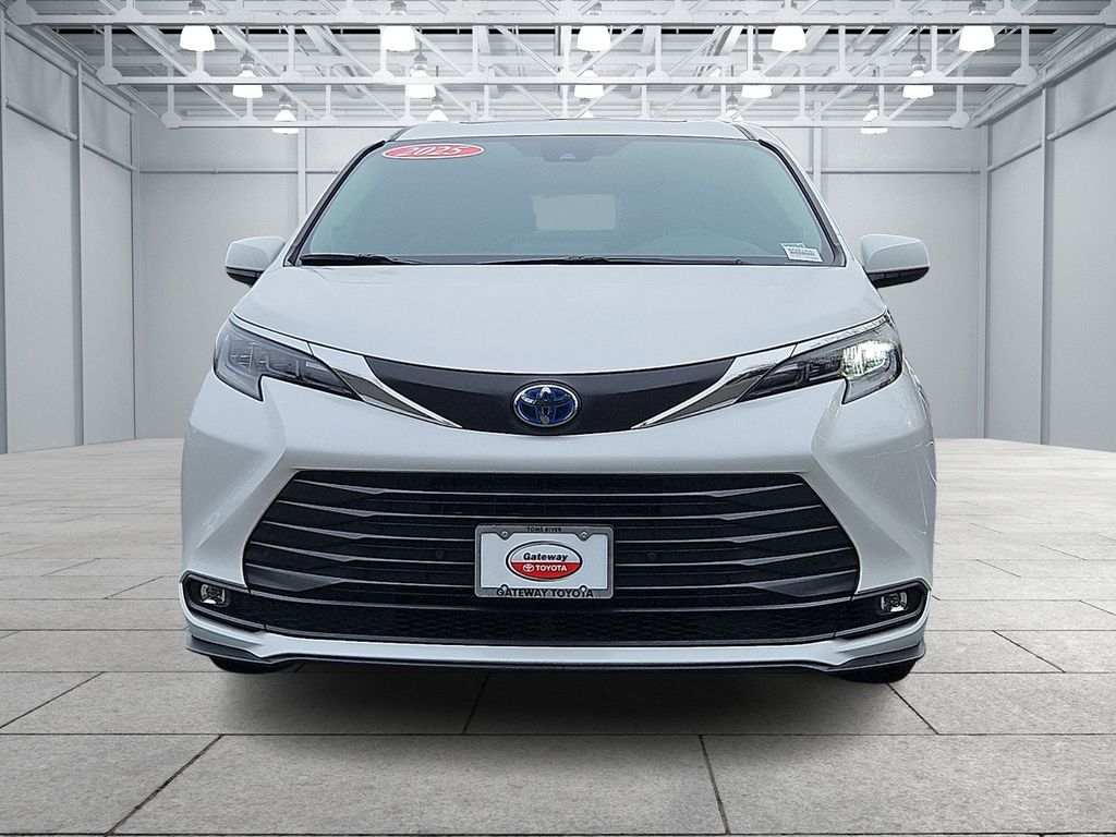 Thumbnail: 2025 Toyota Sienna - 2