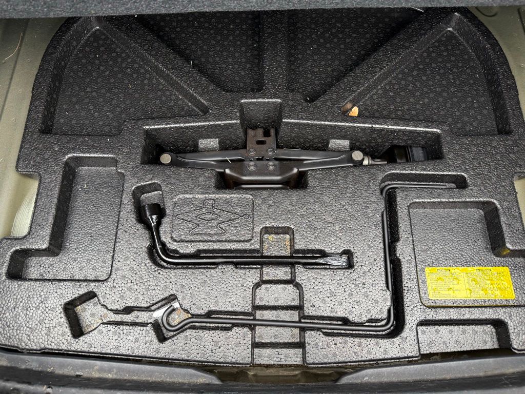 Thumbnail: 2013 Toyota Camry - 25