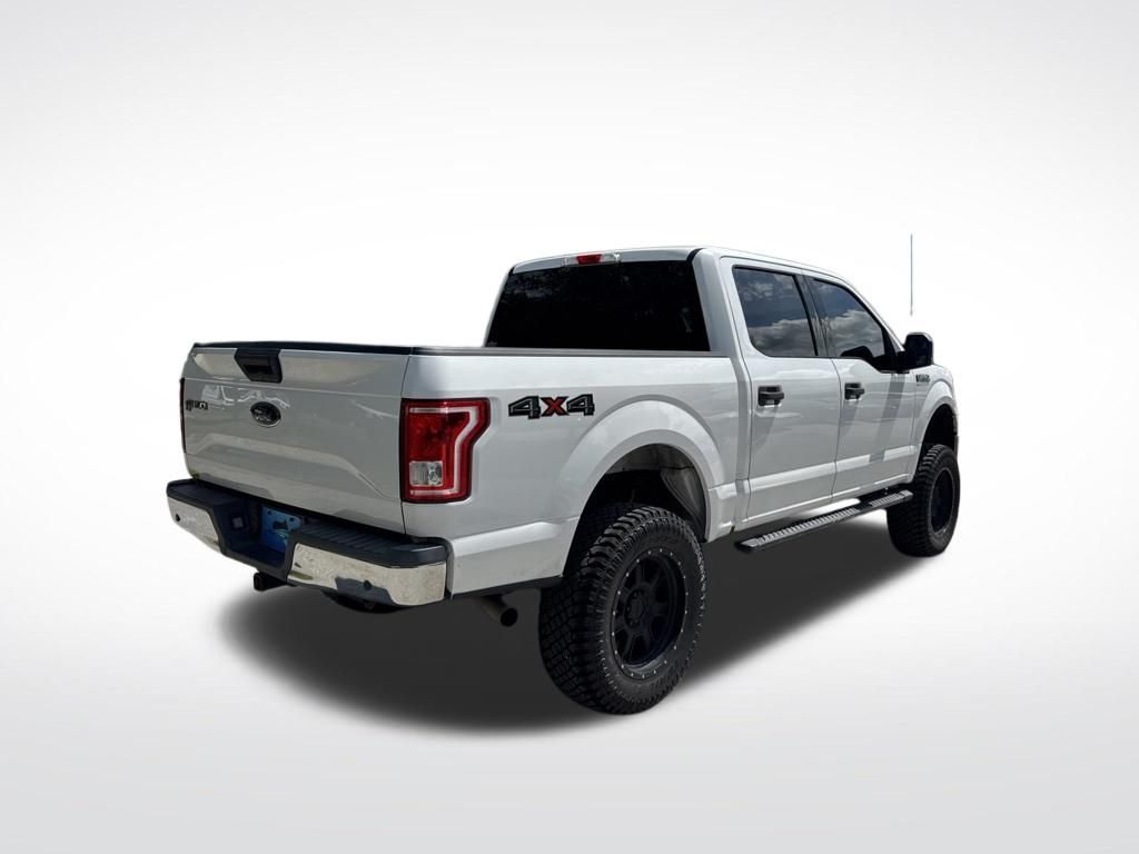 Used 2017 White Ford XLT image 5
