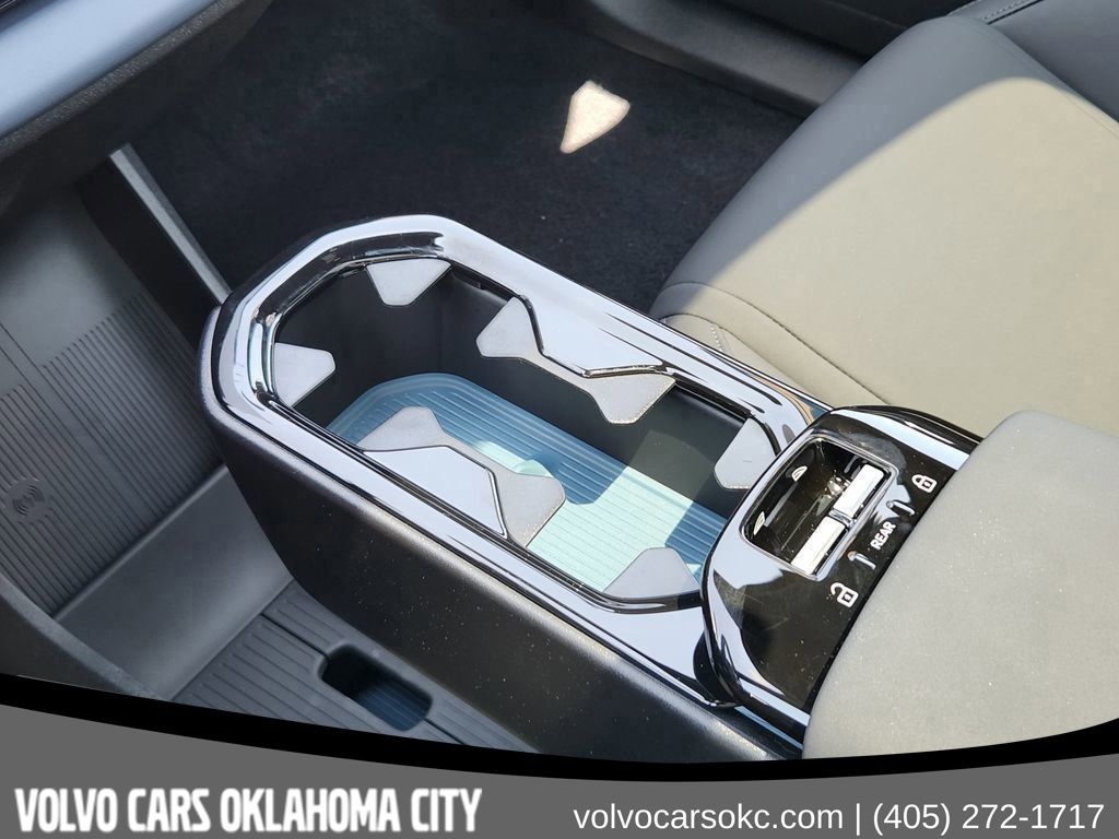 2025 Volvo EX30 Plus - Photo 19