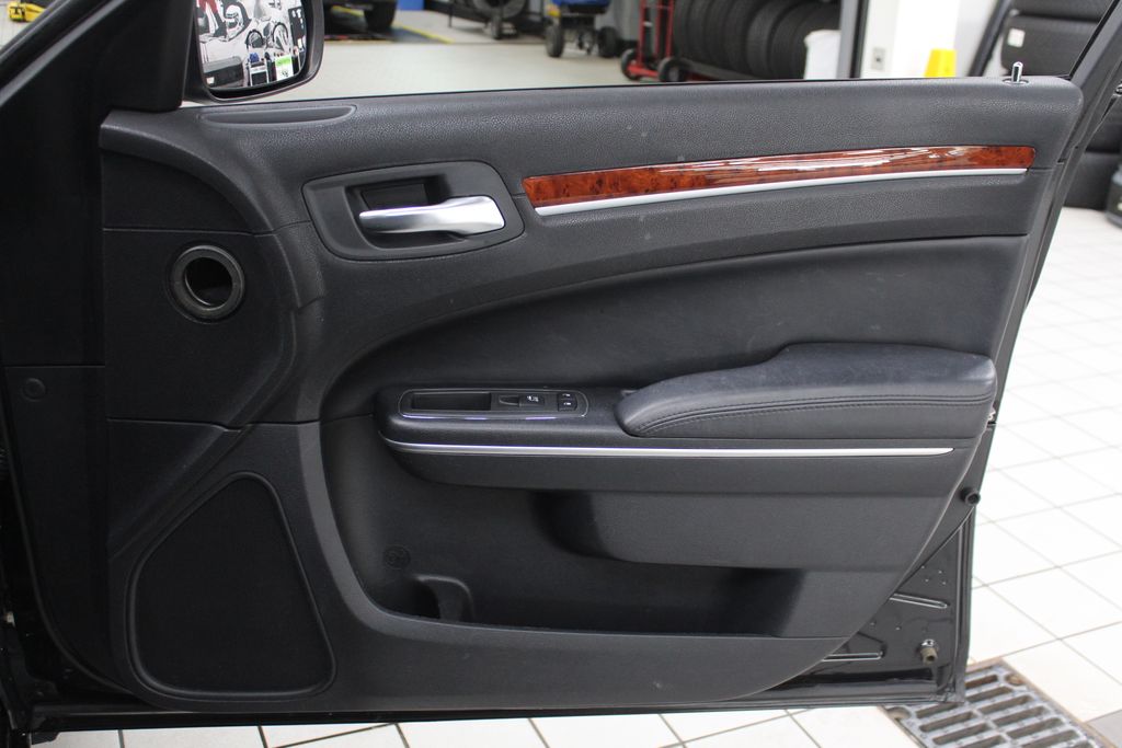 Thumbnail: 2013 Chrysler 300 - 25