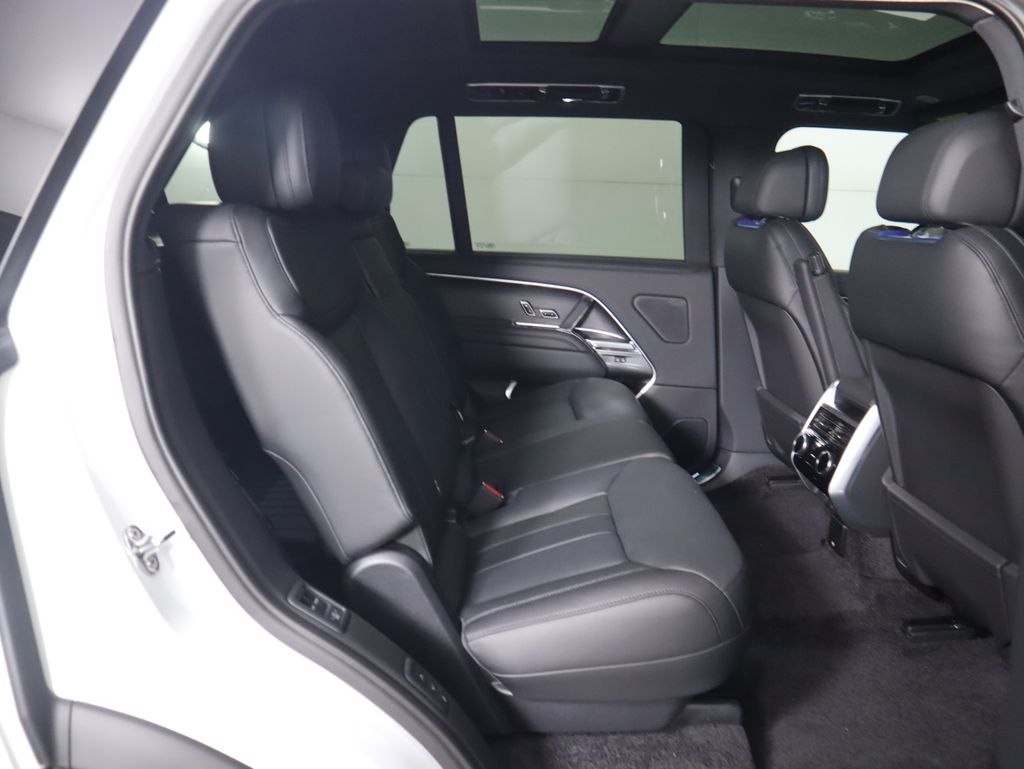 Thumbnail: 2025 Land Rover Range Rover - 24