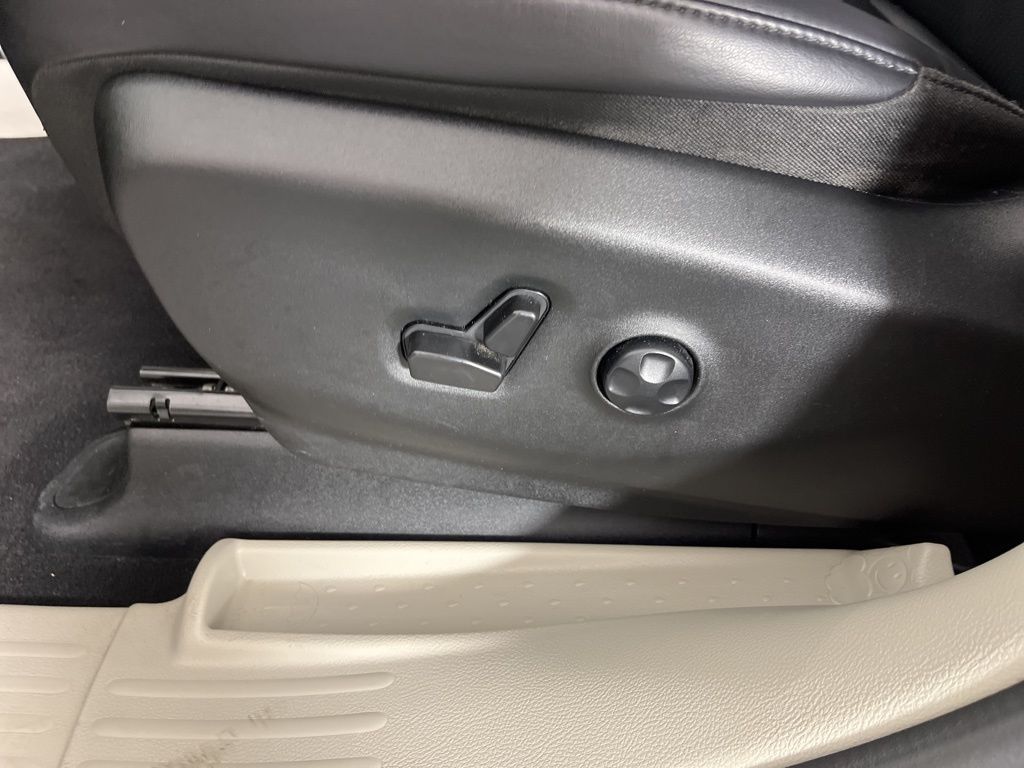 2023 Chrysler Pacifica Touring L 4
