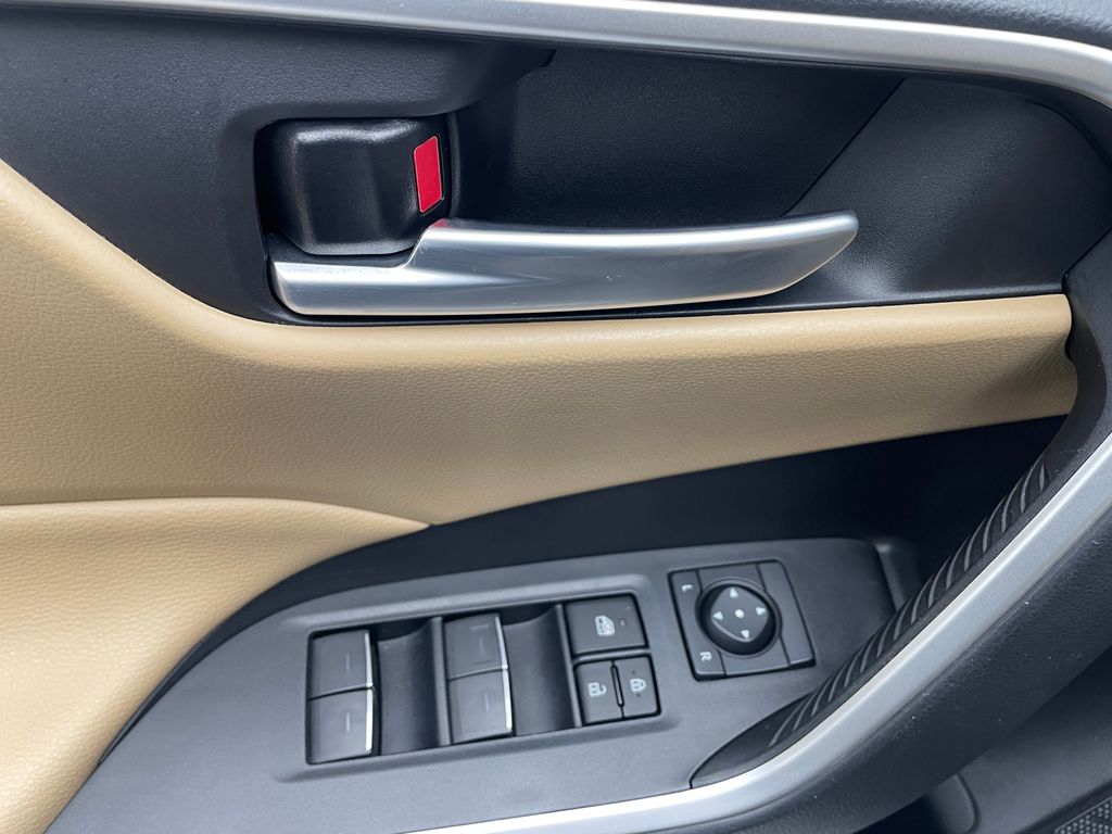 Thumbnail: 2024 Toyota RAV4 - 10