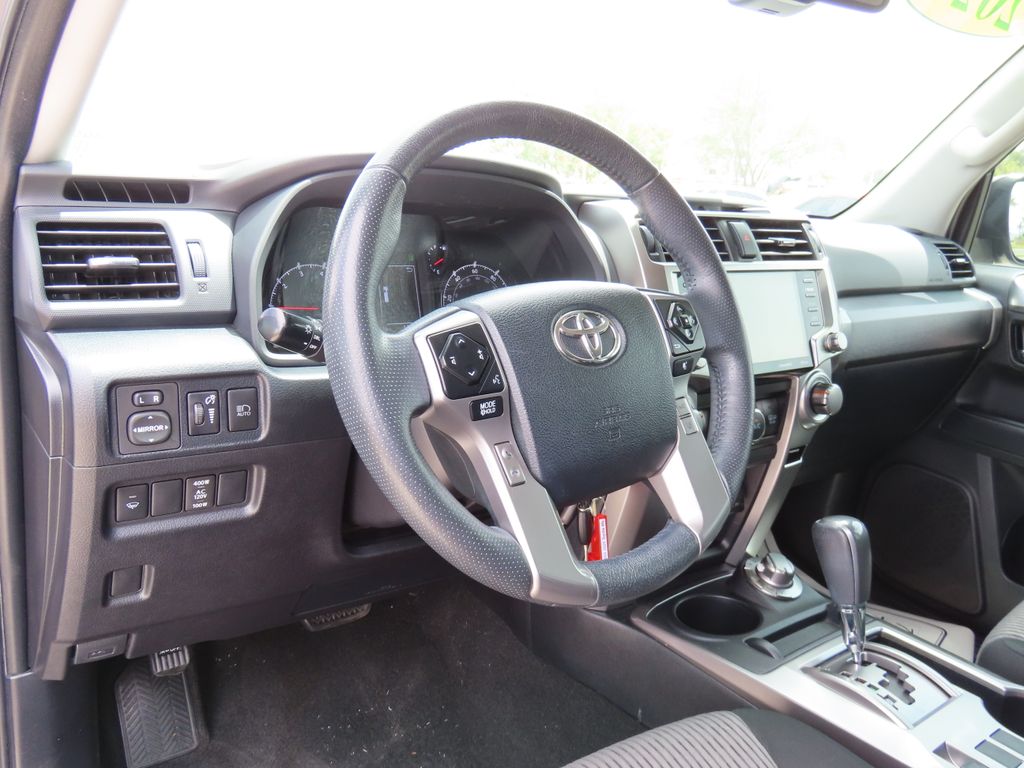 2020 Toyota 4Runner SR5 9