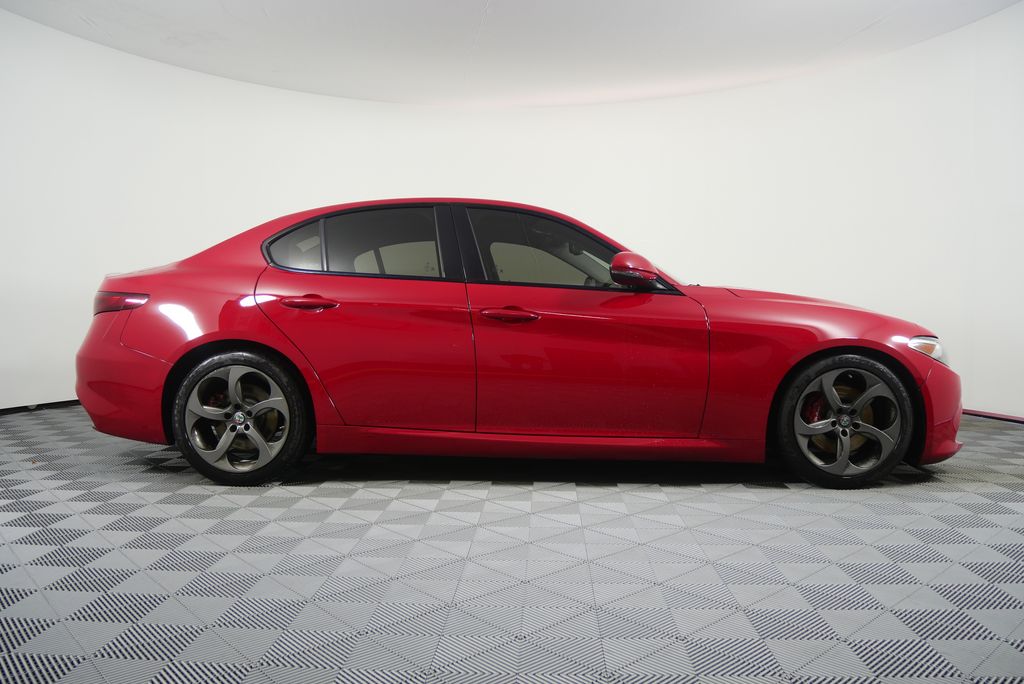 Thumbnail: 2019 Alfa Romeo Giulia - 2
