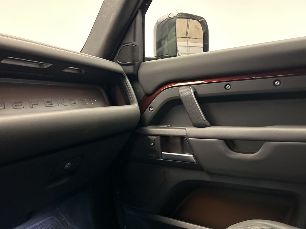 Thumbnail: 2025 Land Rover Defender - 20